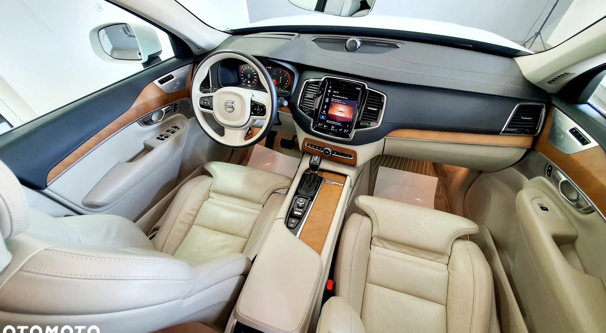 Volvo XC 90 cena 197900 przebieg: 125000, rok produkcji 2019 z Zalewo małe 781